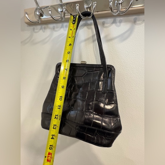 Unique Vintage Sleek Black Crocodile-Embossed Hand  Bag - Picture 8 of 14